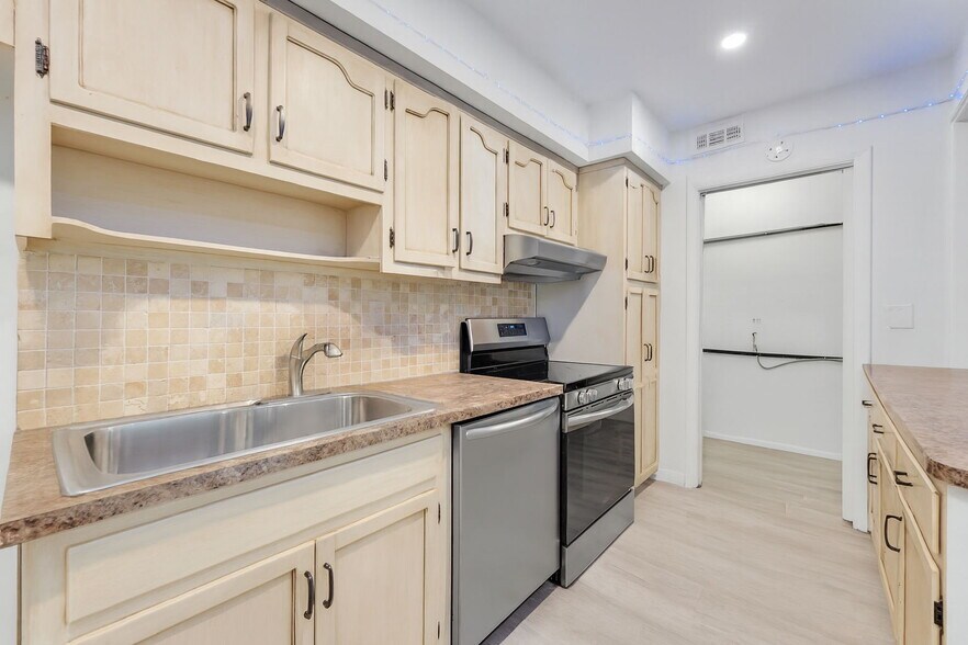 More Photos Of 4801 University Dr, Coral Gables Apartments For Sale