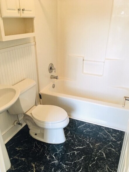 More Photos Of 14 S 15th St, Richmond Storefront Retail Residential For Sale