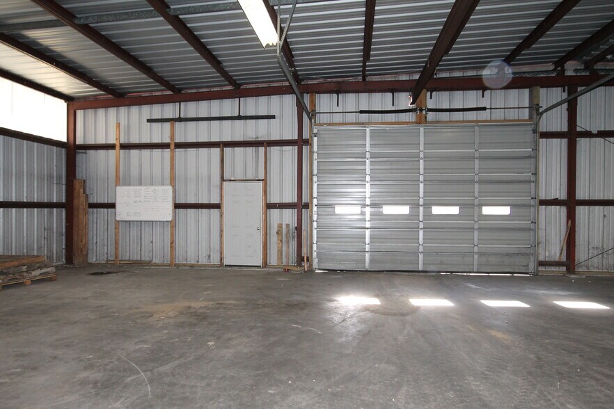 More Photos Of 9 Old Westminster Rd, Hubbardston Warehouse For Lease