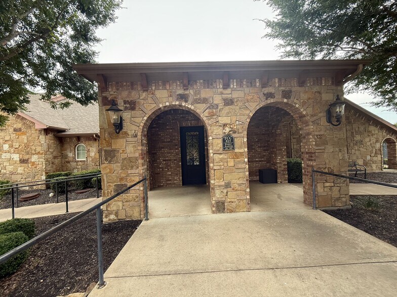 More Photos Of 915 Trophy Club Dr, Trophy Club Specialty For Sale