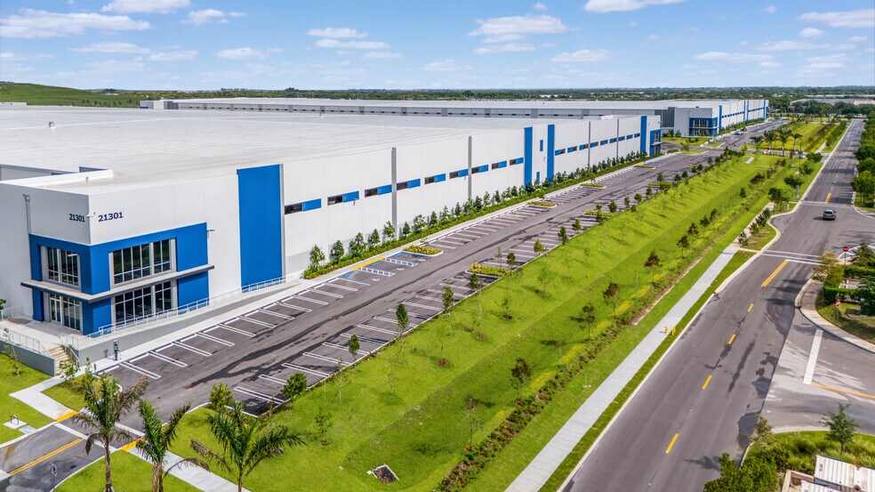 More Photos Of 21500 NW 47th Ave, Miami Gardens Unknown For Lease