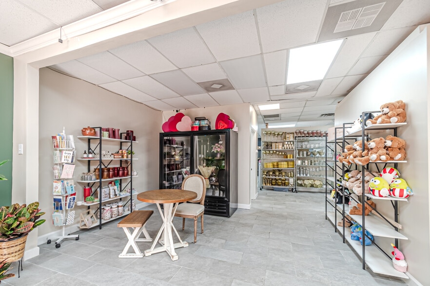 More Photos Of 16522-16536 Park Row, Houston Light Distribution For Lease