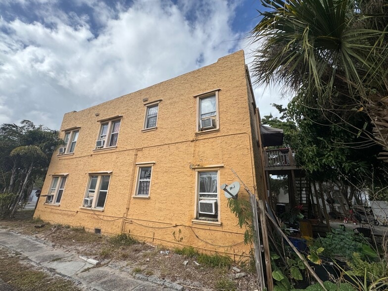 More Photos Of 110 S B St, Lake Worth Multifamily For Sale