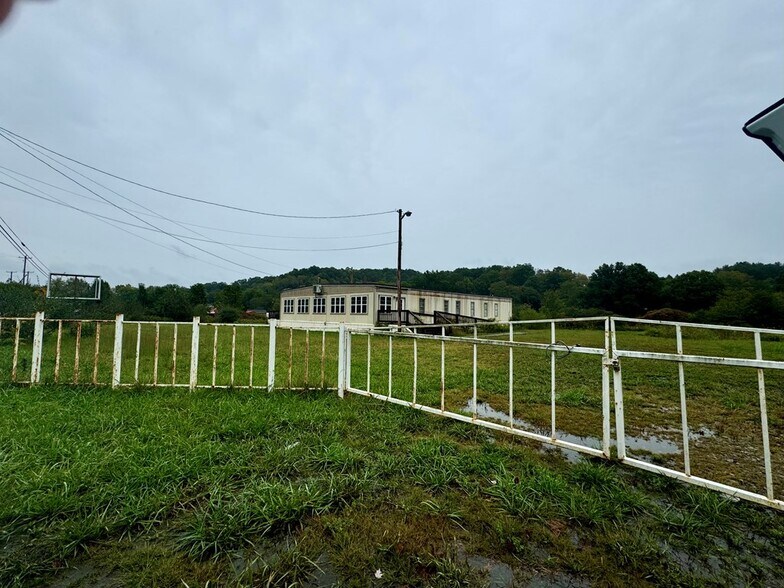 More Photos Of 264 Coal River Rd, Glen Daniel Medical For Sale