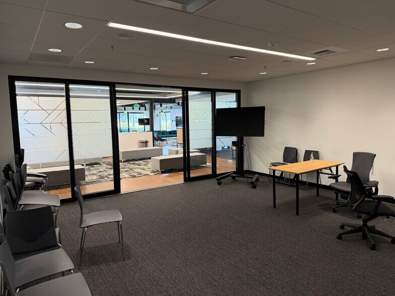 More Photos Of 8000 Edgewater Dr, Oakland Office For Lease