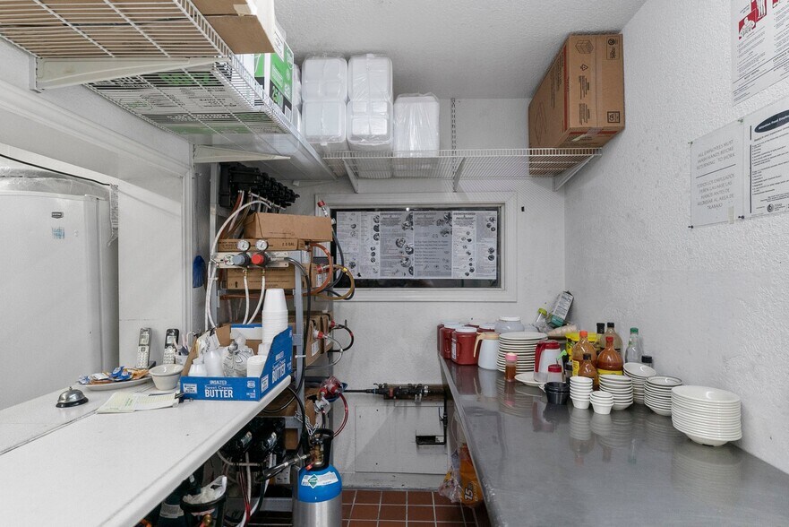More Photos Of 1400 N Frazier St, Conroe Restaurant For Sale