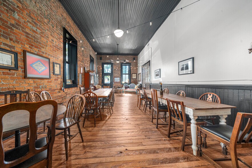 More Photos Of 411 E Front Ave, Chester Hotel For Sale