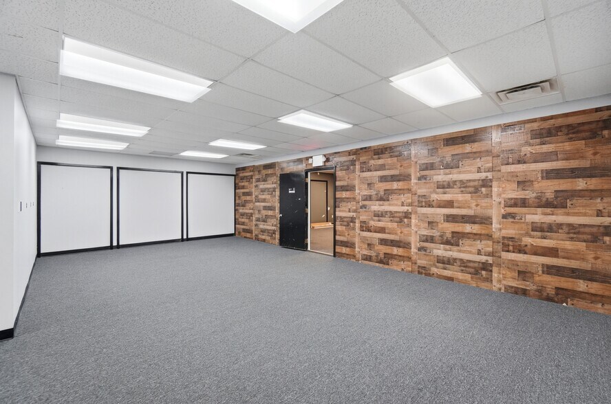 More Photos Of 34-38 N Pioneer Blvd, Springboro Medical For Sale
