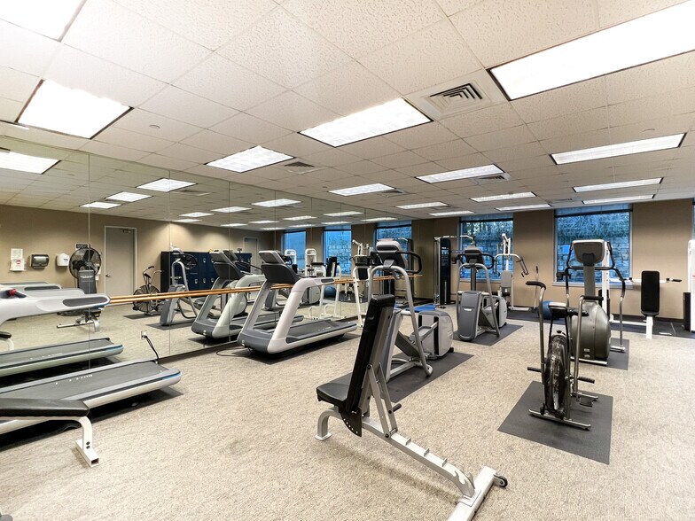 More Photos Of 2700 Via Fortuna Drive, Austin Office For Lease