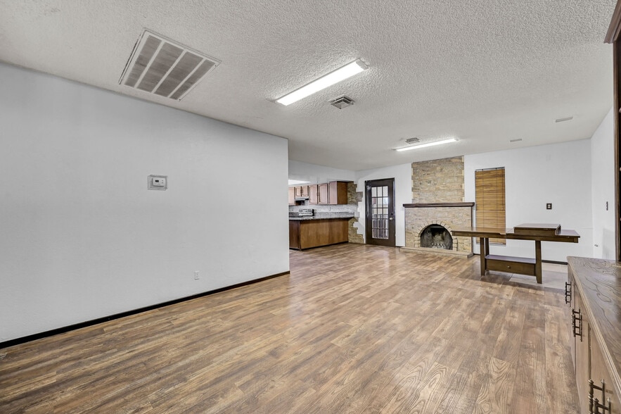 More Photos Of 6975 Obannon Dr, Las Vegas Office Residential For Sale