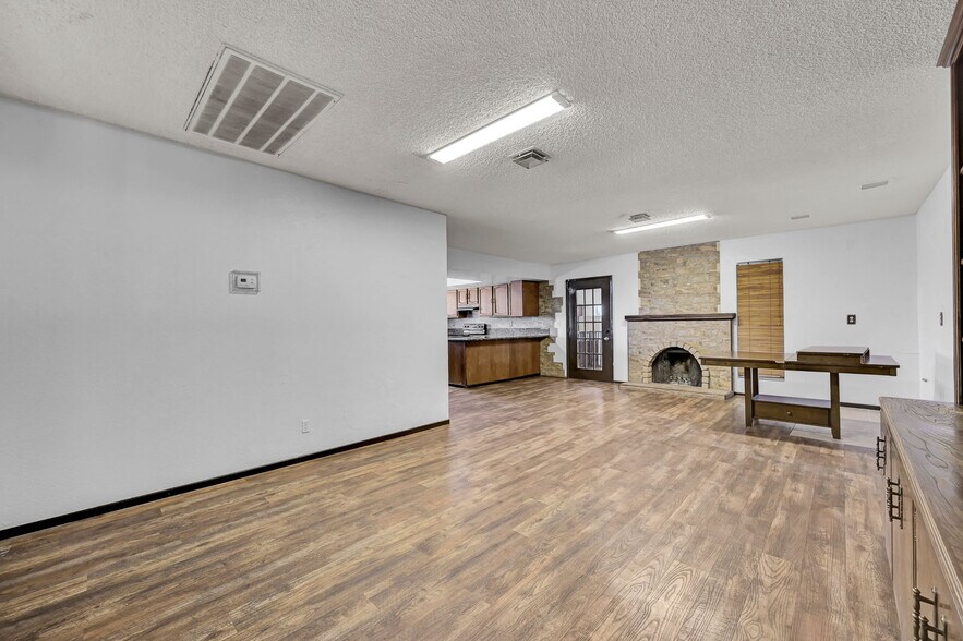 More Photos Of 6975 Obannon Dr, Las Vegas Office Residential For Lease