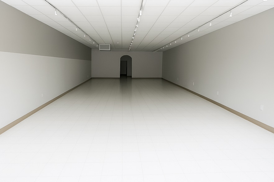 More Photos Of 423 SW 6th St, Redmond General Retail For Sale