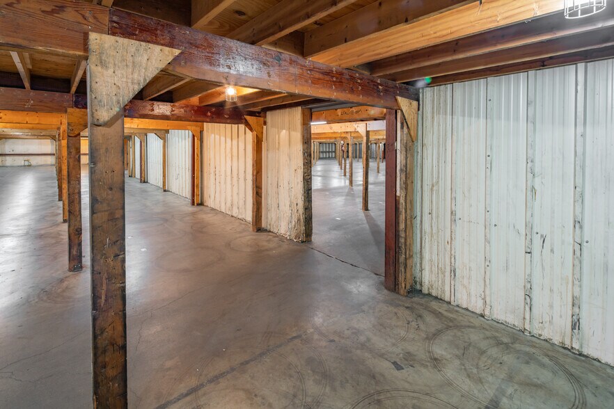 More Photos Of 2516 9th St, Great Bend Warehouse For Sale