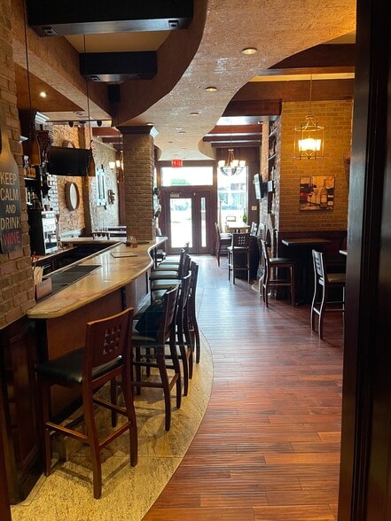 More Photos Of 10 Marble Ave, Pleasantville Bar For Lease
