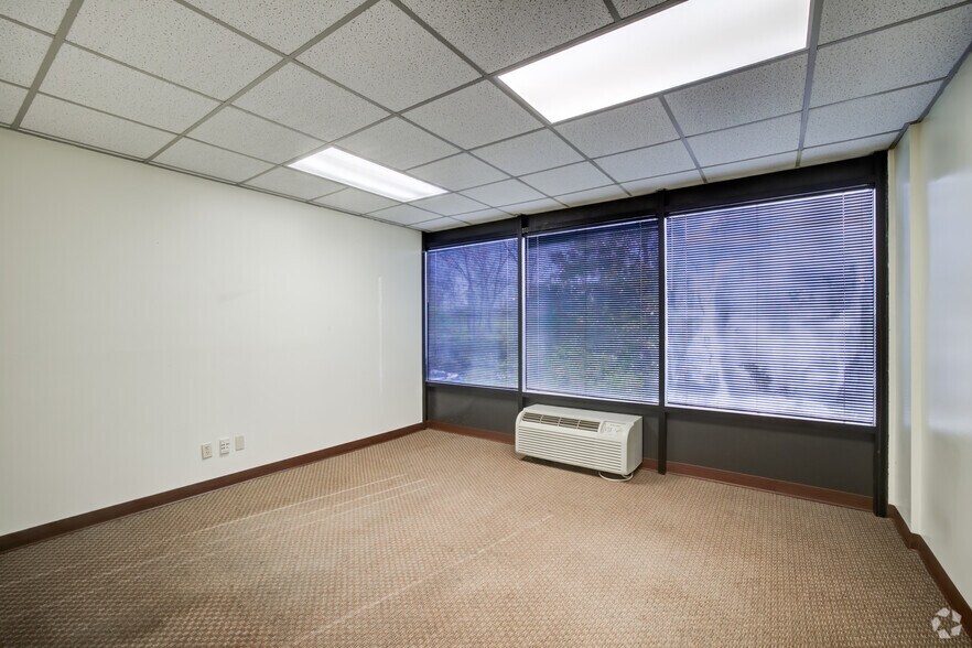 More Photos Of 333 Waller Ave, Lexington Medical For Lease