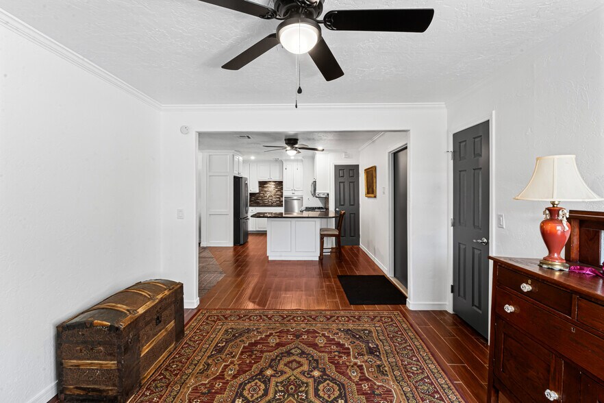 More Photos Of 410 W Harrison Ave, Guthrie Freestanding For Sale