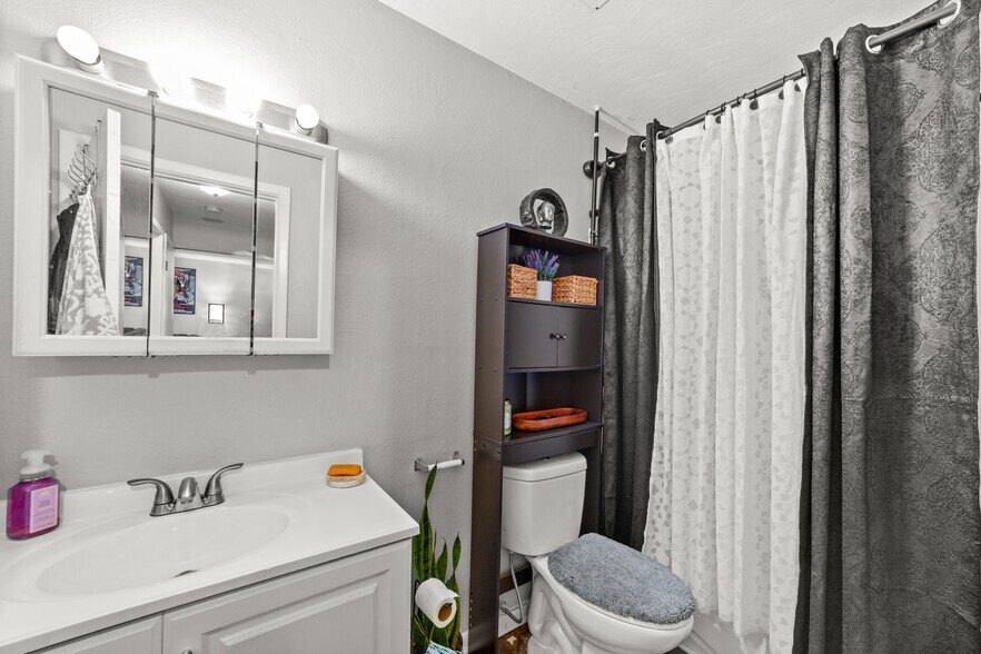 More Photos Of 5216 E Lake Rd, Sheffield Lake Apartments For Sale
