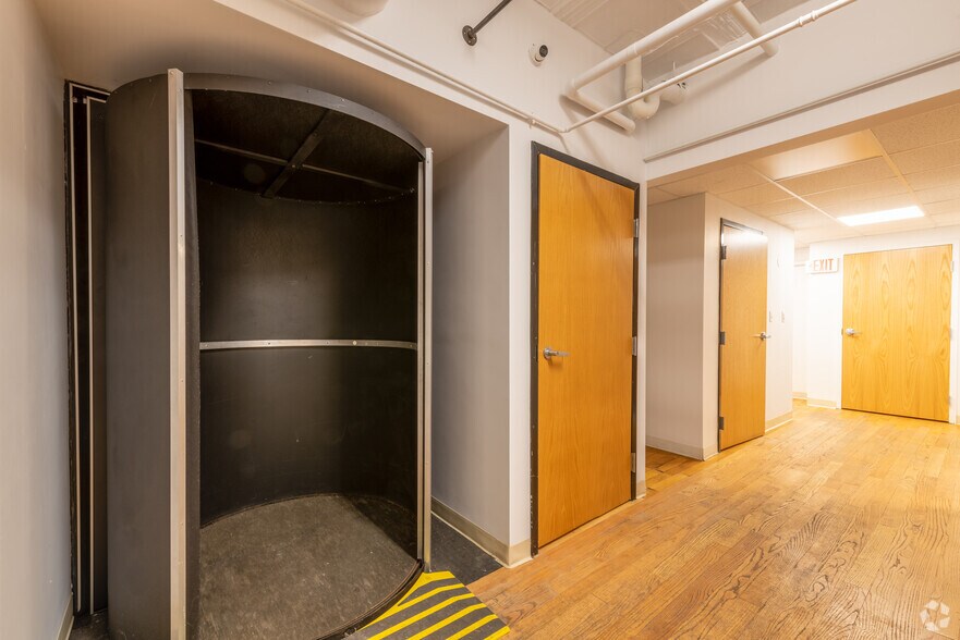 More Photos Of 266-278 Moody St, Waltham Office For Sale