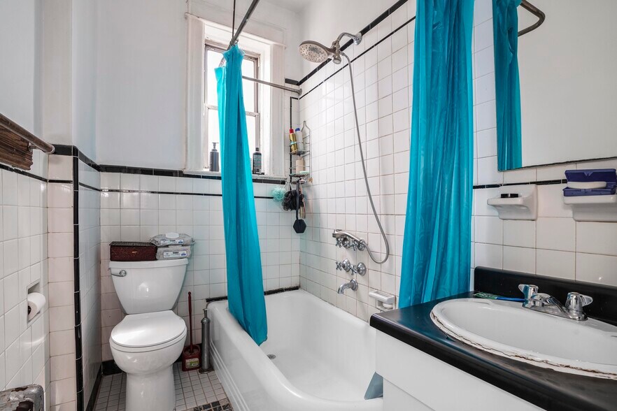 More Photos Of 6046 Putnam Ave, Ridgewood Apartments For Sale