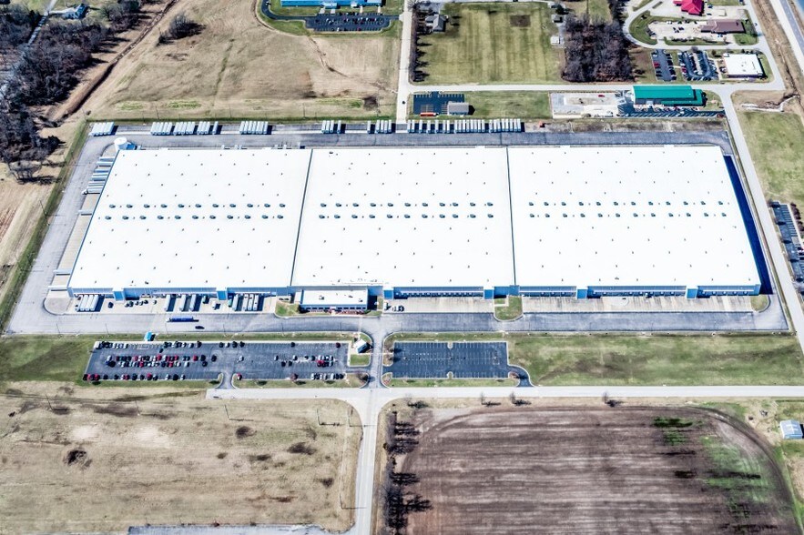 More Photos Of 1100 Glenn Clarida Dr, Marion Distribution For Lease