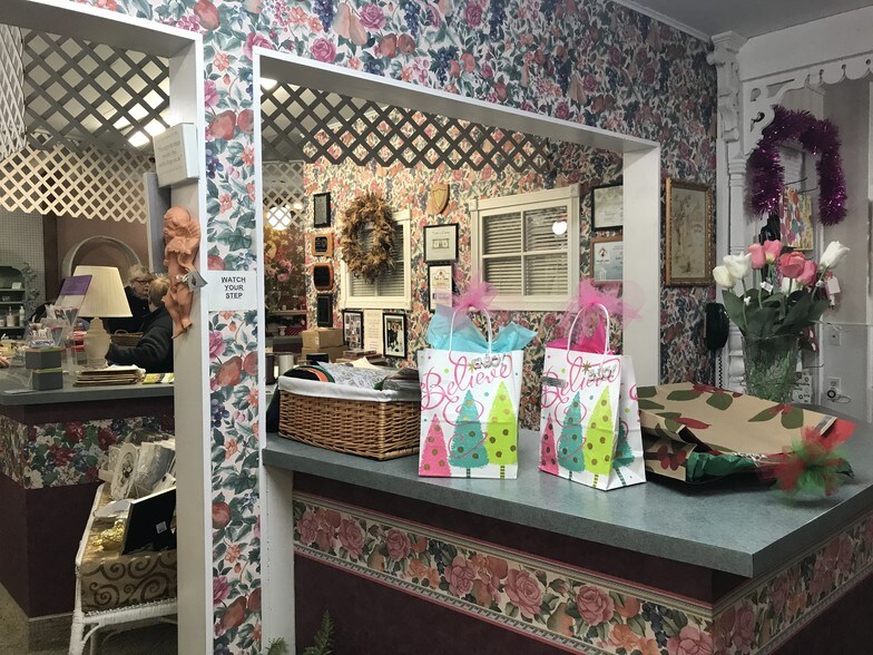 More Photos Of 19 W Main St, Vermillion General Retail For Sale