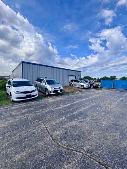 More Photos Of 844 Ontario Rd, Green Bay Showroom For Sale