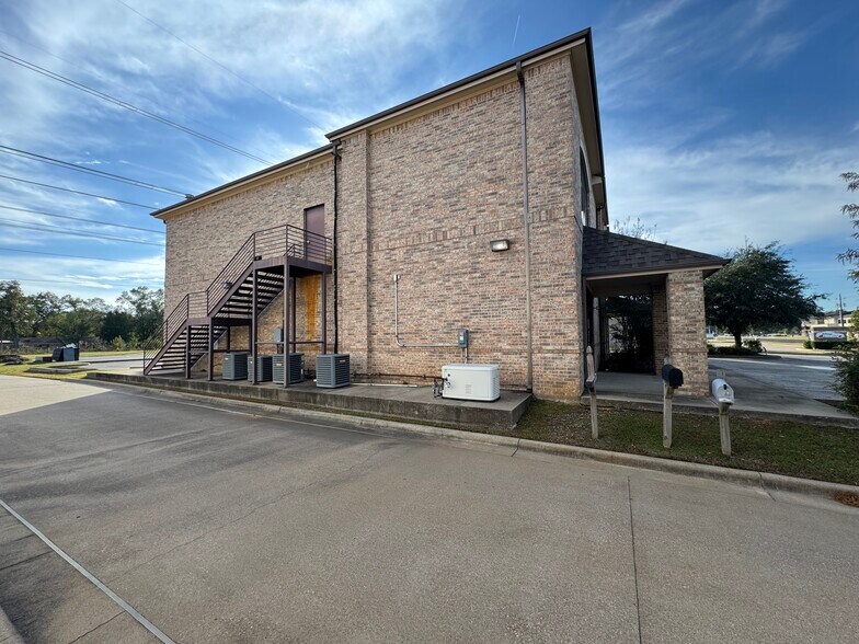 More Photos Of 2140 W Grande Blvd, Tyler Medical For Lease