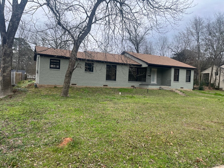 Primary Photo Of 404 N Henderson Blvd, Kilgore Office For Lease