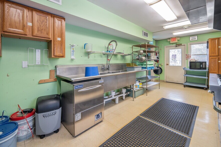 More Photos Of 4956 NY-30, Schoharie Flex For Sale
