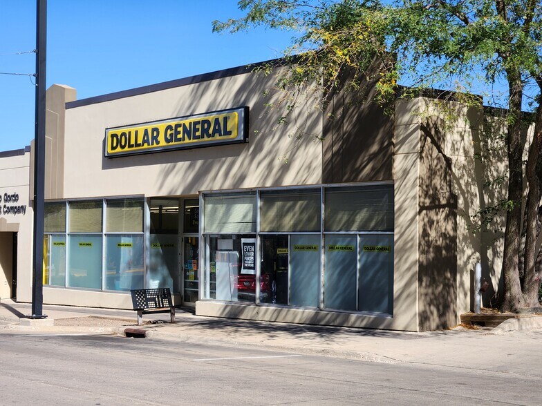 More Photos Of 305 N Federal Ave, Mason City Freestanding For Sale