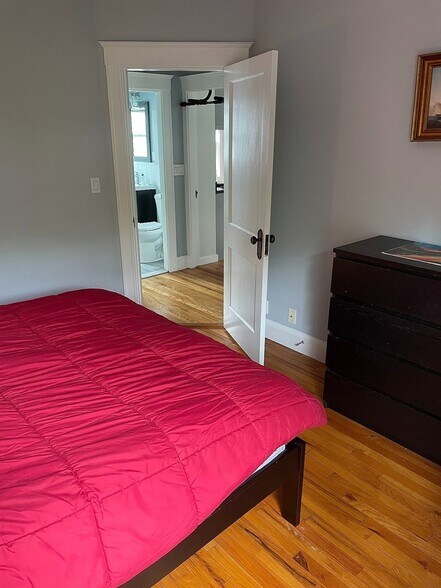 More Photos Of 132 Rawson Rd, Arlington Flex For Sale