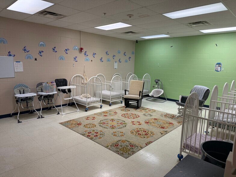 More Photos Of 5225 N 158th Ave, Omaha Daycare Center For Lease