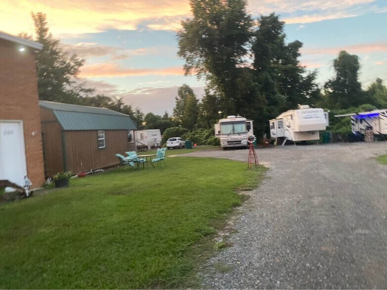 More Photos Of 12606 Holt Peterson Rd, Cottondale Trailer Camper Park For Sale