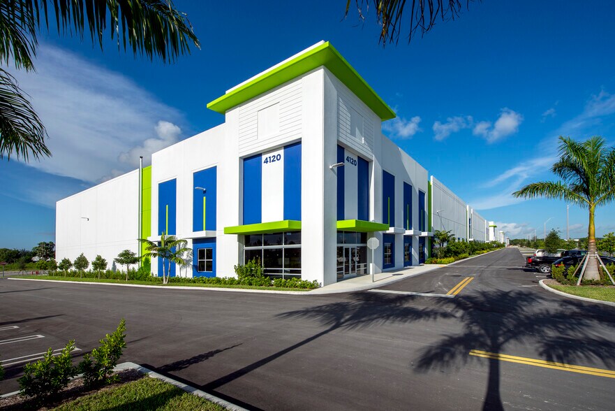 More Photos Of 4120 W 91st Pl, Hialeah Unknown For Lease