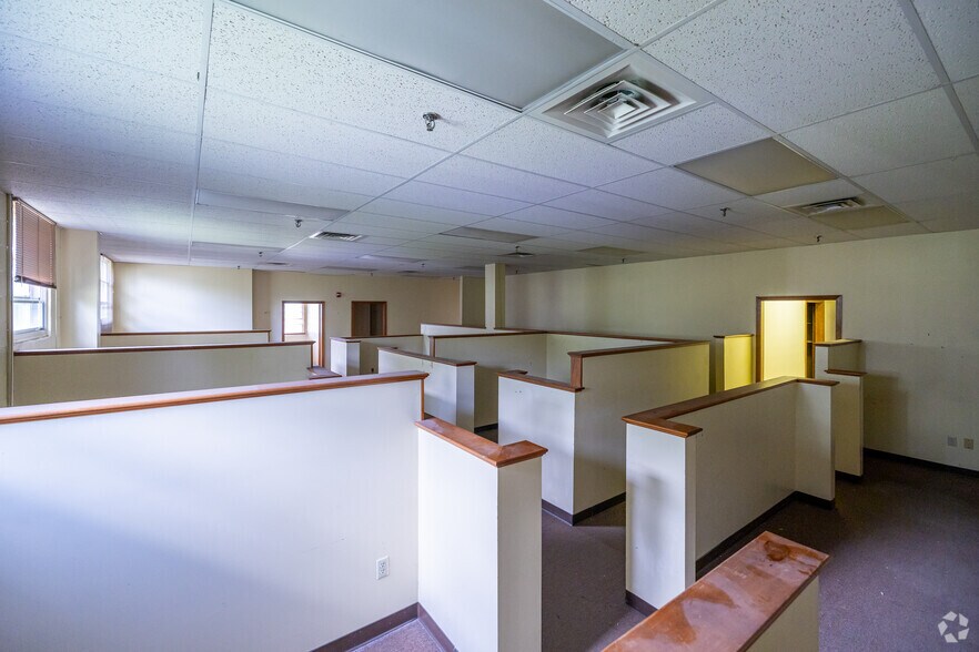 More Photos Of 1 Main St, Shirley Light Distribution For Lease