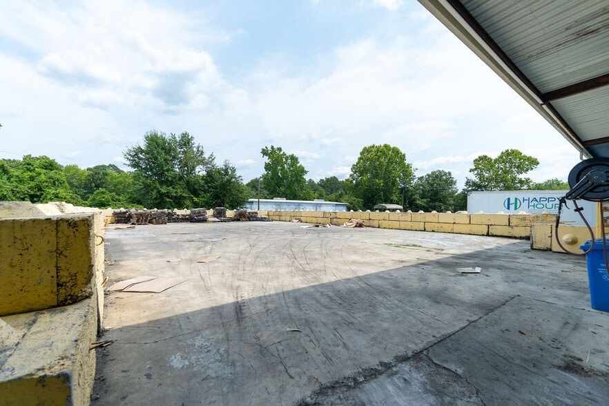 More Photos Of 89 Green St, Warner Robins Warehouse For Sale