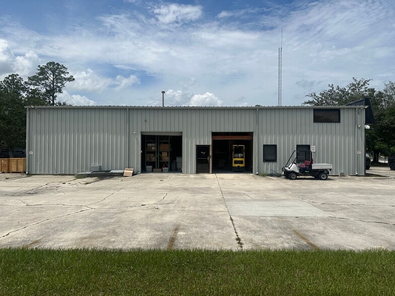 More Photos Of 9550 Sunbeam Center Dr, Jacksonville Warehouse For Sale