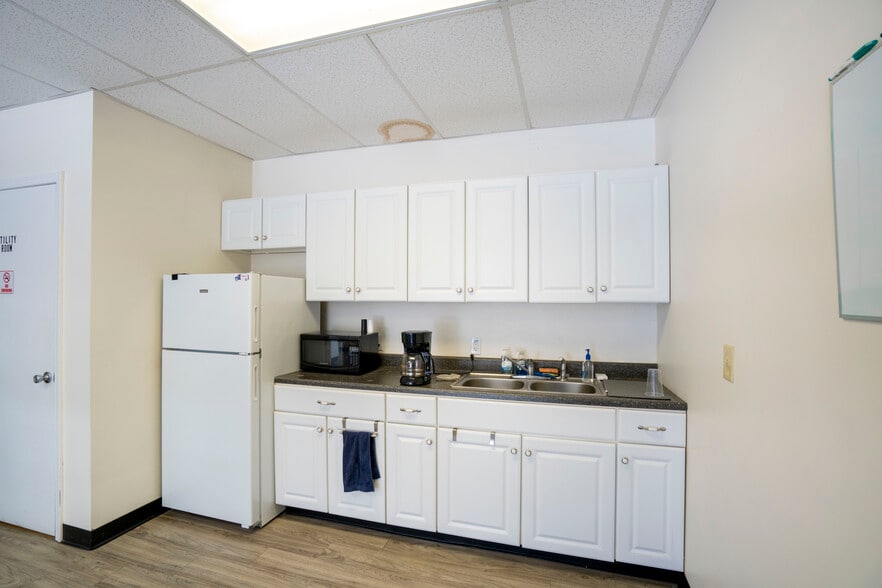 More Photos Of 3340 E Pleasant Valley Blvd, Altoona Freestanding For Sale