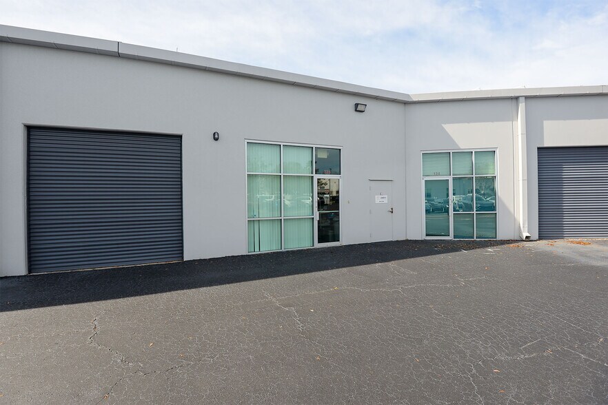 More Photos Of 7751 Kingspointe Pky, Orlando Light Distribution For Lease