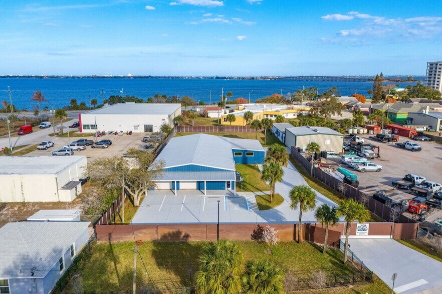 More Photos Of 1301 Morningside Dr, Melbourne Warehouse For Sale