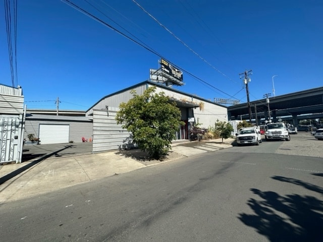More Photos Of 3425 Ettie St, Oakland Warehouse For Lease