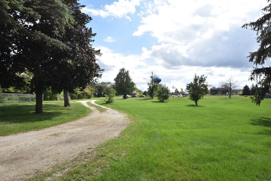 More Photos Of N94W17842 Appleton Ave, Menomonee Falls Freestanding For Sale