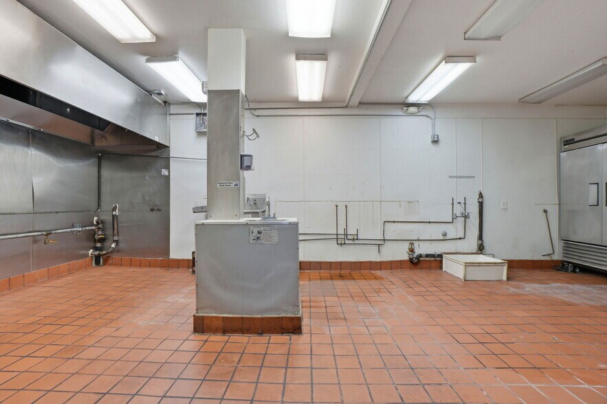 More Photos Of 2368 3rd St, San Francisco Restaurant For Lease