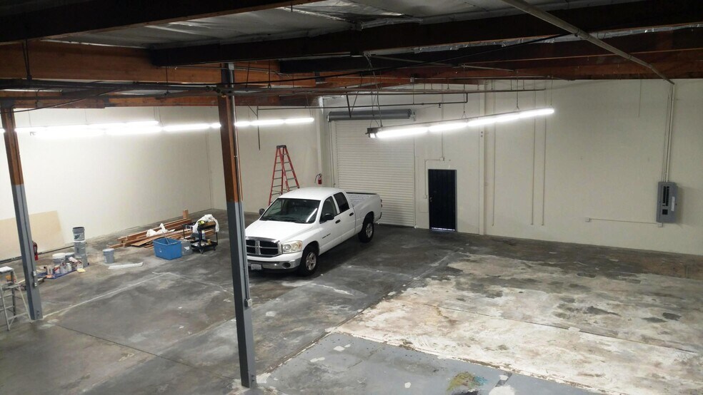 More Photos Of 10722 Trask Ave, Garden Grove Warehouse For Lease