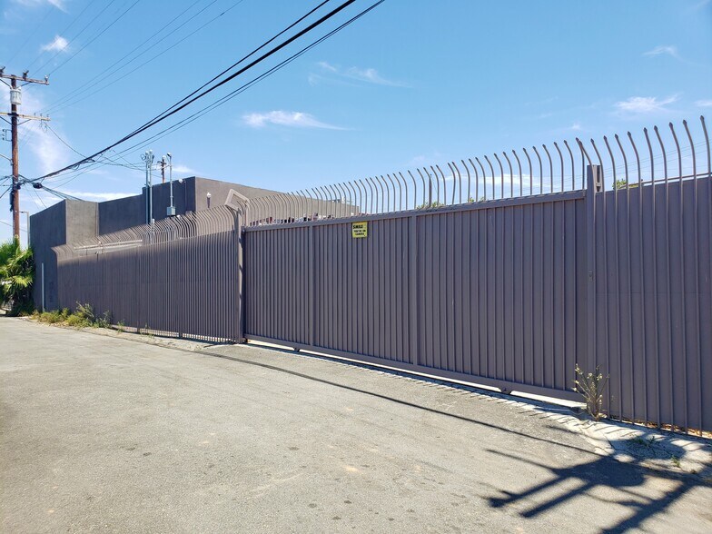 More Photos Of 1011-1017 S Goodrich Blvd, Los Angeles Office For Sale