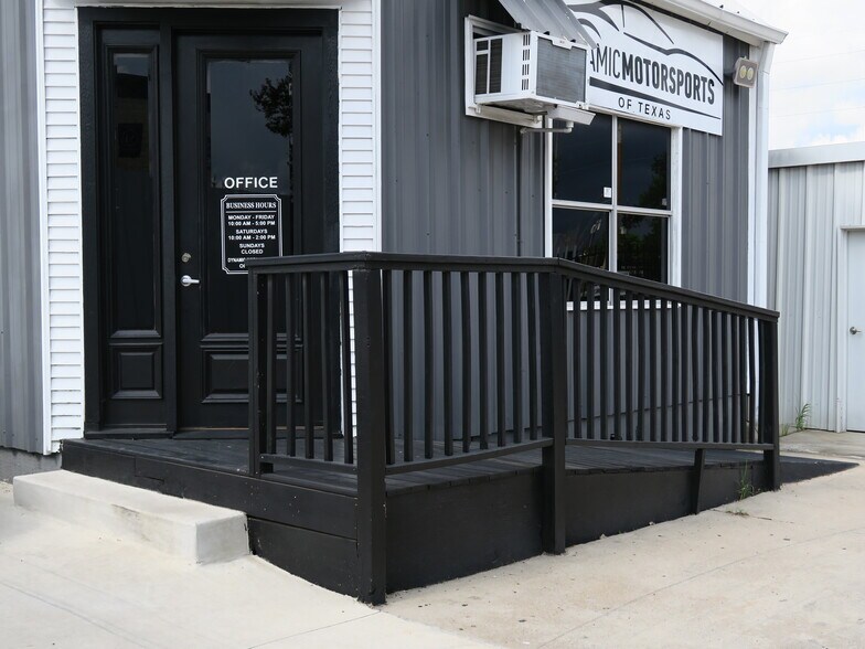 More Photos Of 5707 Schumacher Ln, Houston Auto Dealership For Lease