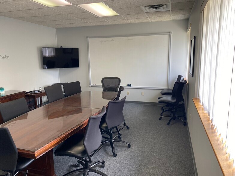 More Photos Of 2804 Boilermaker Ct, Valparaiso Office For Sale