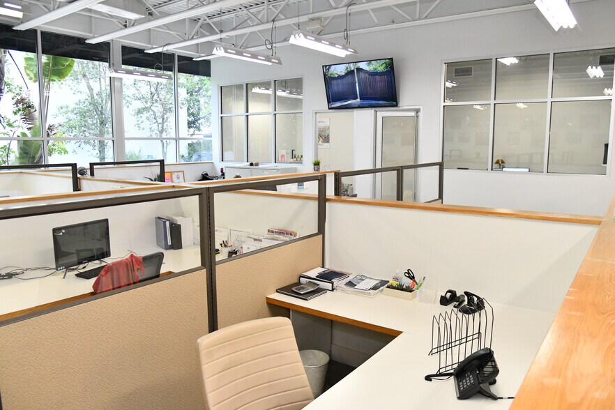 More Photos Of 2404 Hollywood Blvd, Hollywood Loft Creative Space For Lease