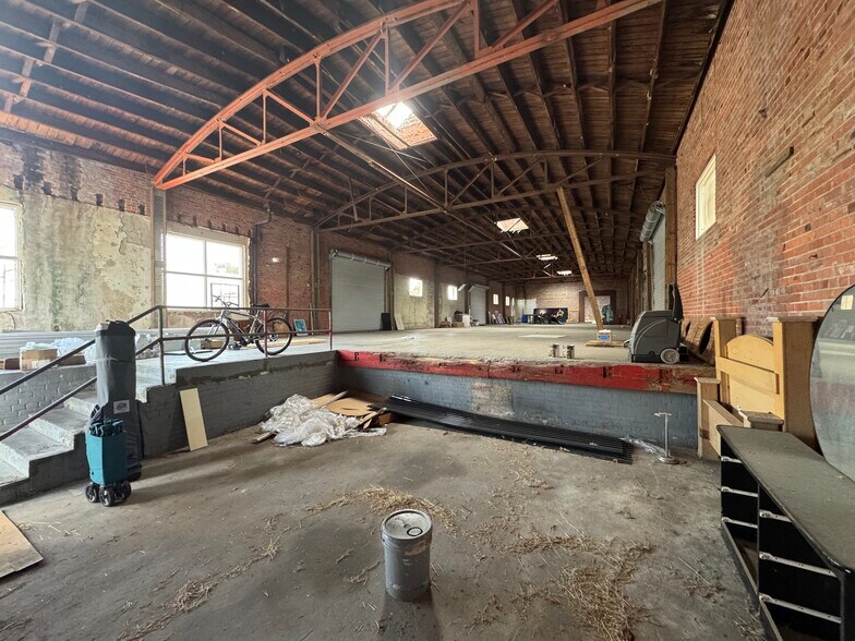 More Photos Of 1419 Julia St, Baton Rouge Warehouse For Sale