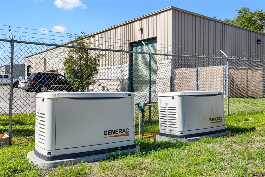 More Photos Of 1818 Greenleaf Ln, Leesburg Warehouse For Lease